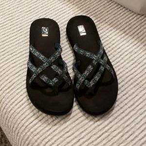 Teva mush sandals size 9